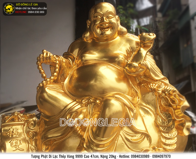 Tượng Phật di lặc cầm gậy như ý thếp vàng 9999