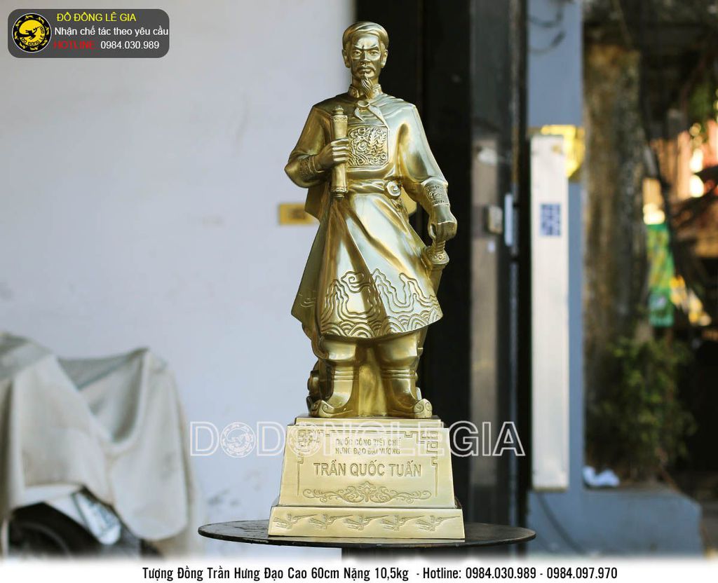 Tượng Đức Thánh Trần bằng đồng