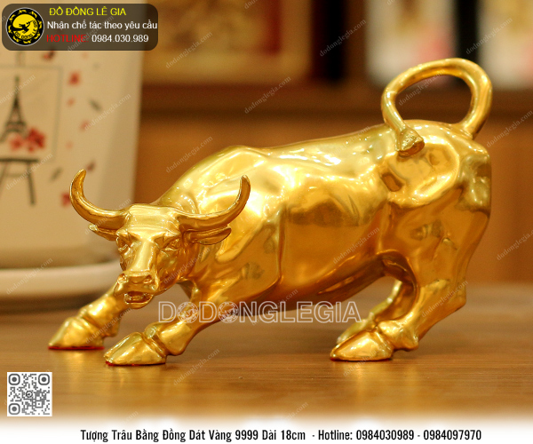 Tượng Trâu Húc bằng đồng dát vàng 9999 dài 18cm
