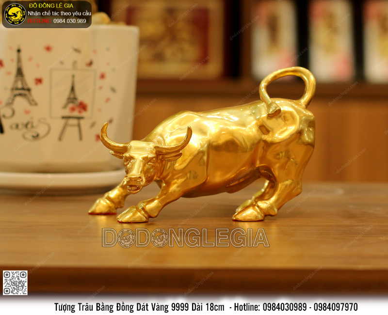 Tượng Trâu Húc bằng đồng dát vàng 9999 dài 18cm