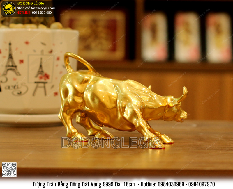 Tượng Trâu Húc bằng đồng dát vàng 9999 dài 18cm