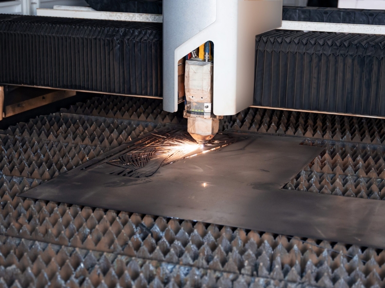 Ưu điểm và hạn chế của cắt laser trong gia công kim loại