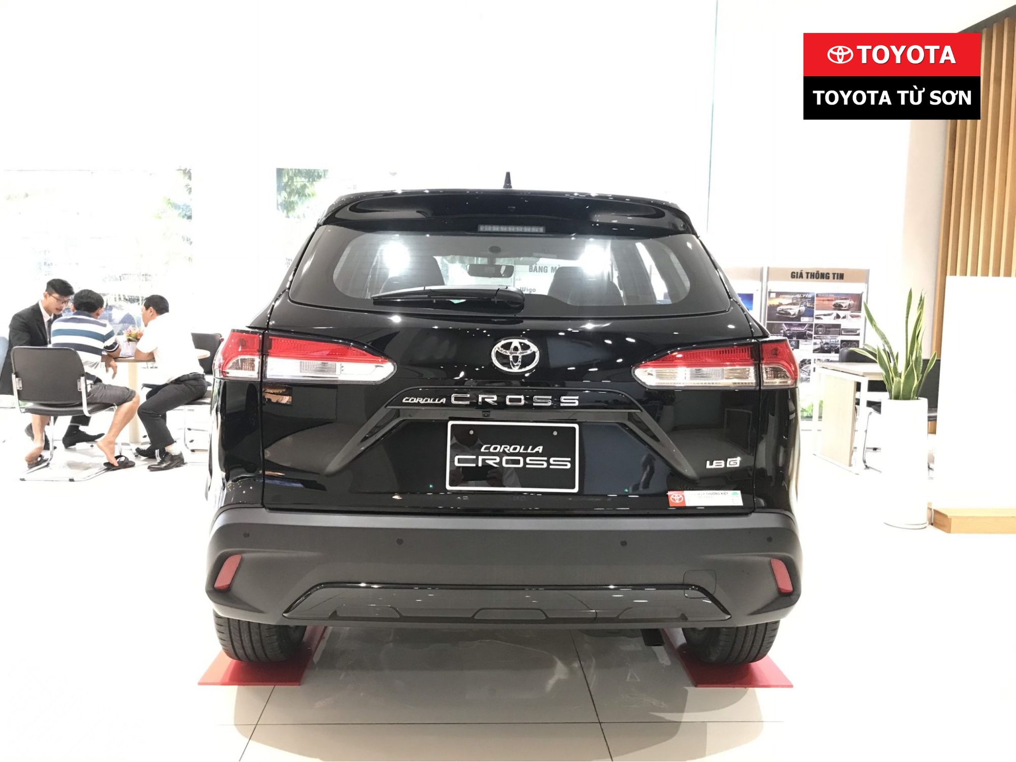 Đuôi xe Toyota Corolla Cross 1.8g