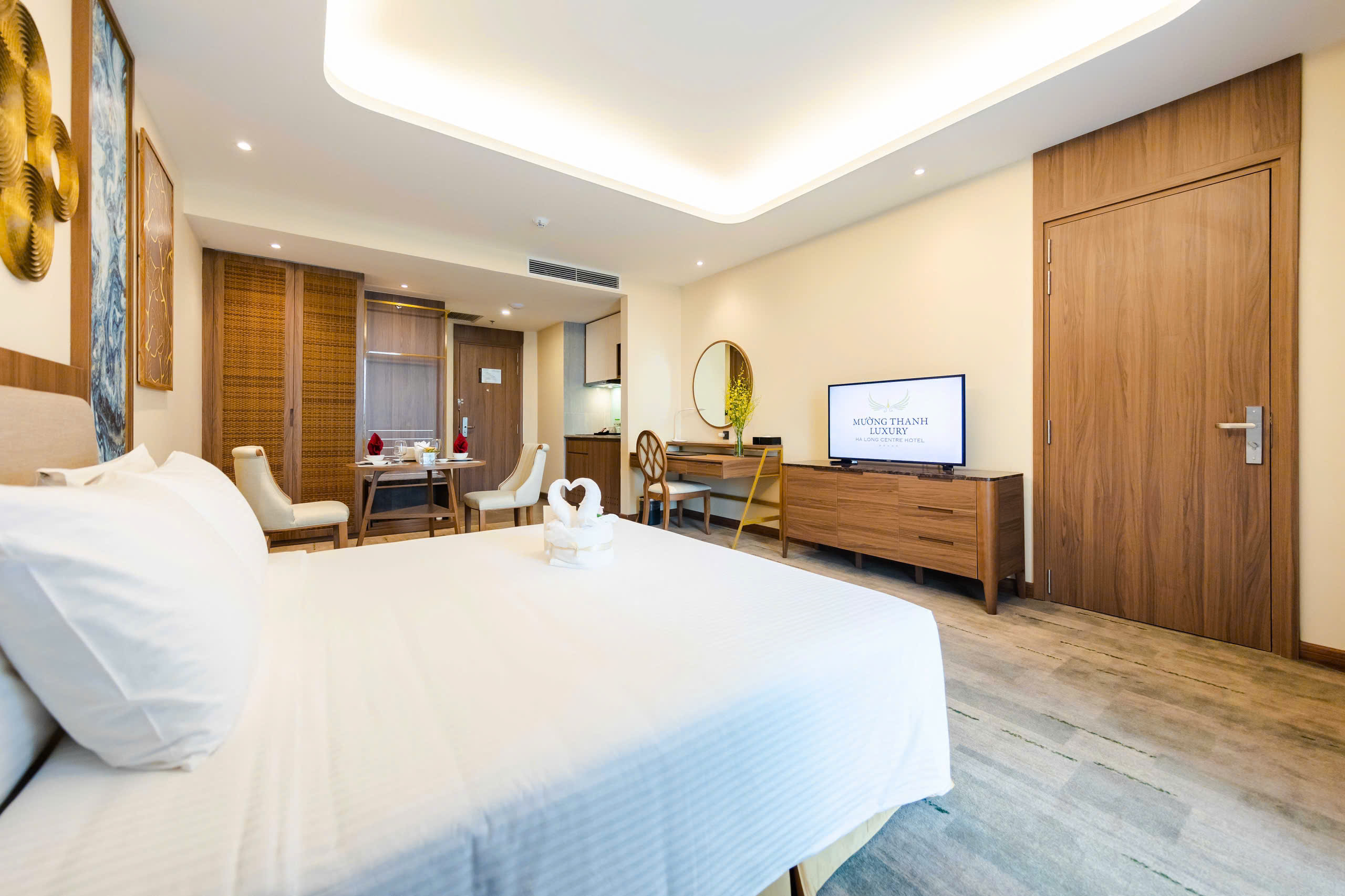 COMBO KHÁCH SẠN MƯỜNG THANH CENTER II VIEW BIỂN + DU THUYỀN 6 SAO LUNA CRUISE