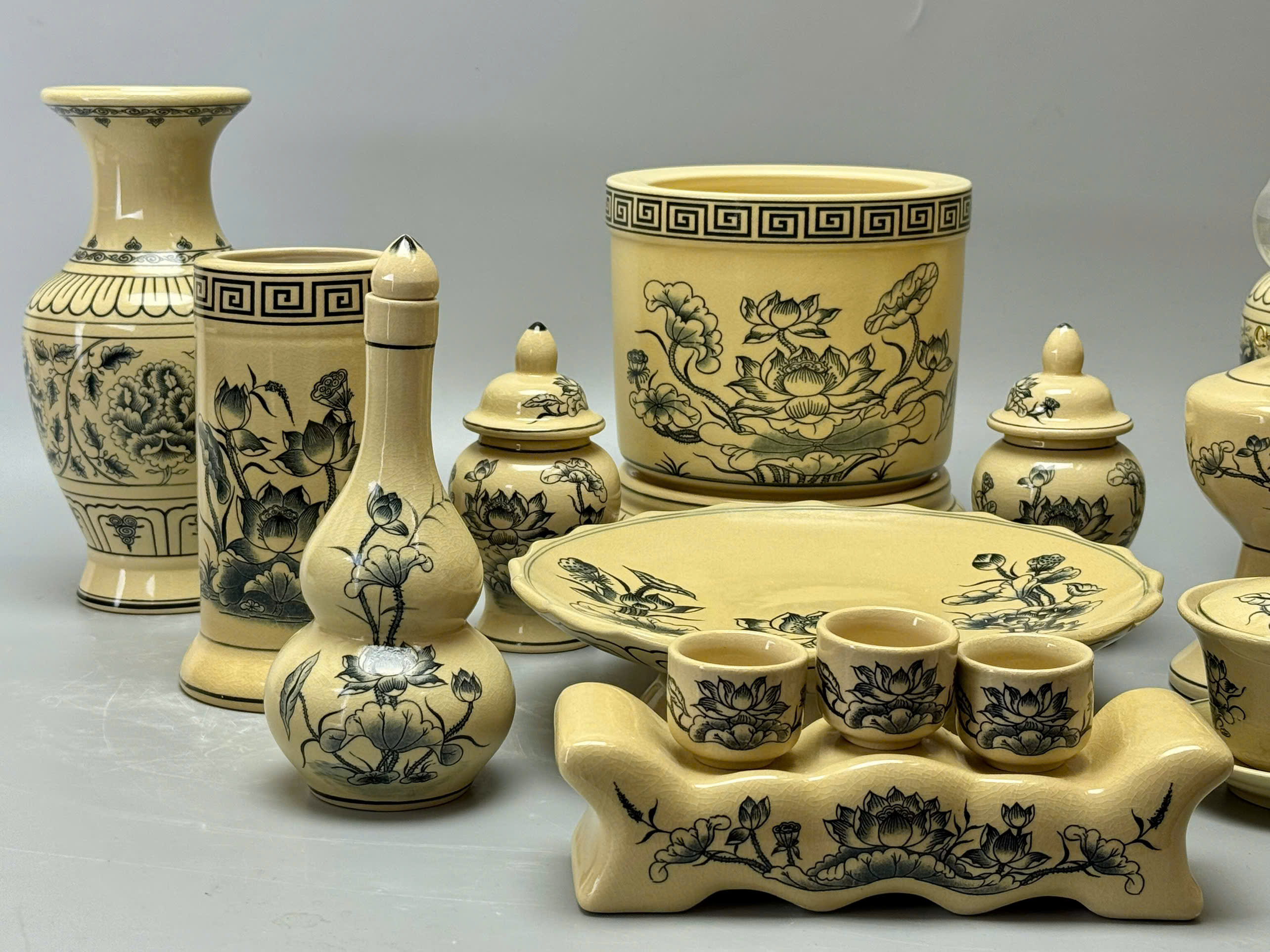 Bộ đồ thờ họa tiết sen truyền thống 1,27m  gốm chu đậu