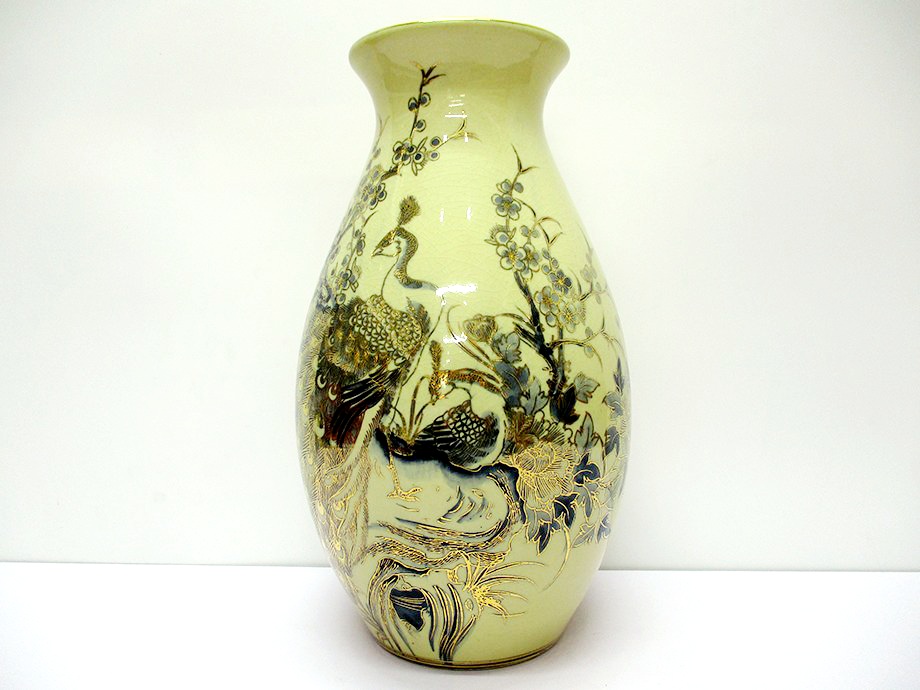binh-hoa-chim-cong-ve-vang-gom-chu-dau-ve-vang-1