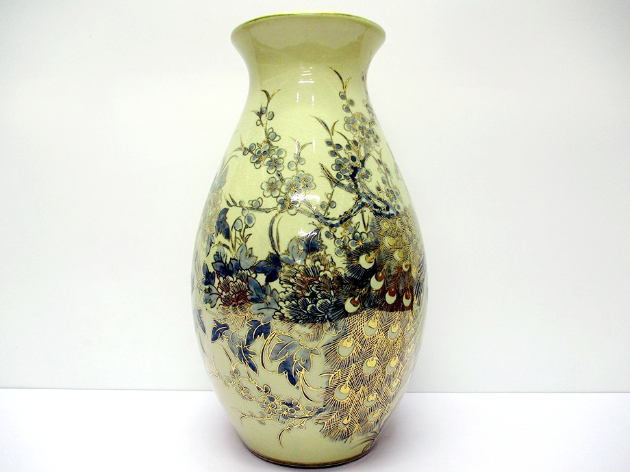 binh-hoa-chim-cong-ve-vang-gom-chu-dau-ve-vang-3