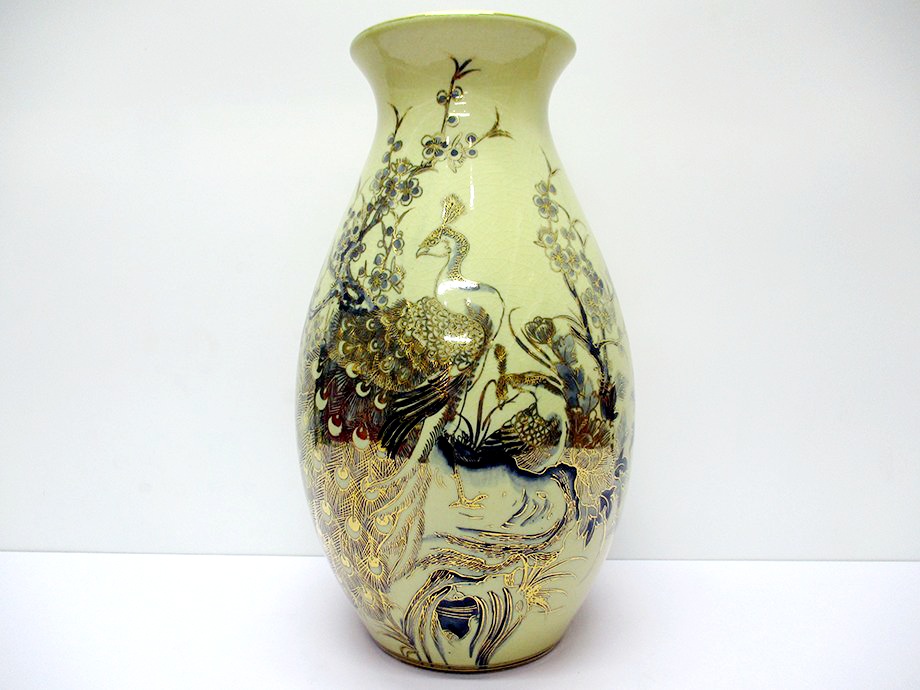 binh-hoa-chim-cong-ve-vang-gom-chu-dau-ve-vang-4