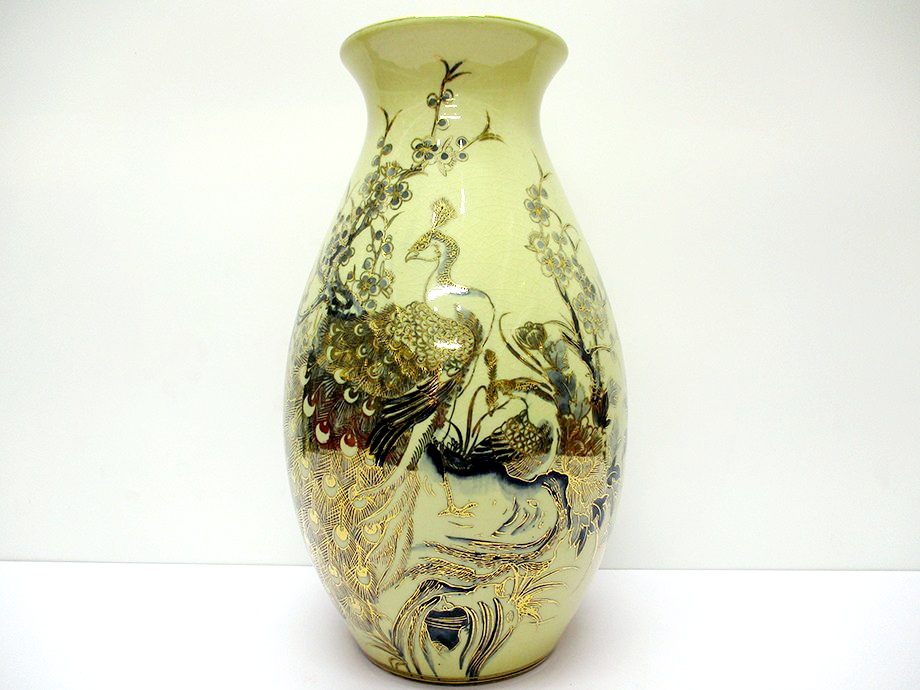 binh-hoa-chim-cong-ve-vang-gom-chu-dau-ve-vang-5