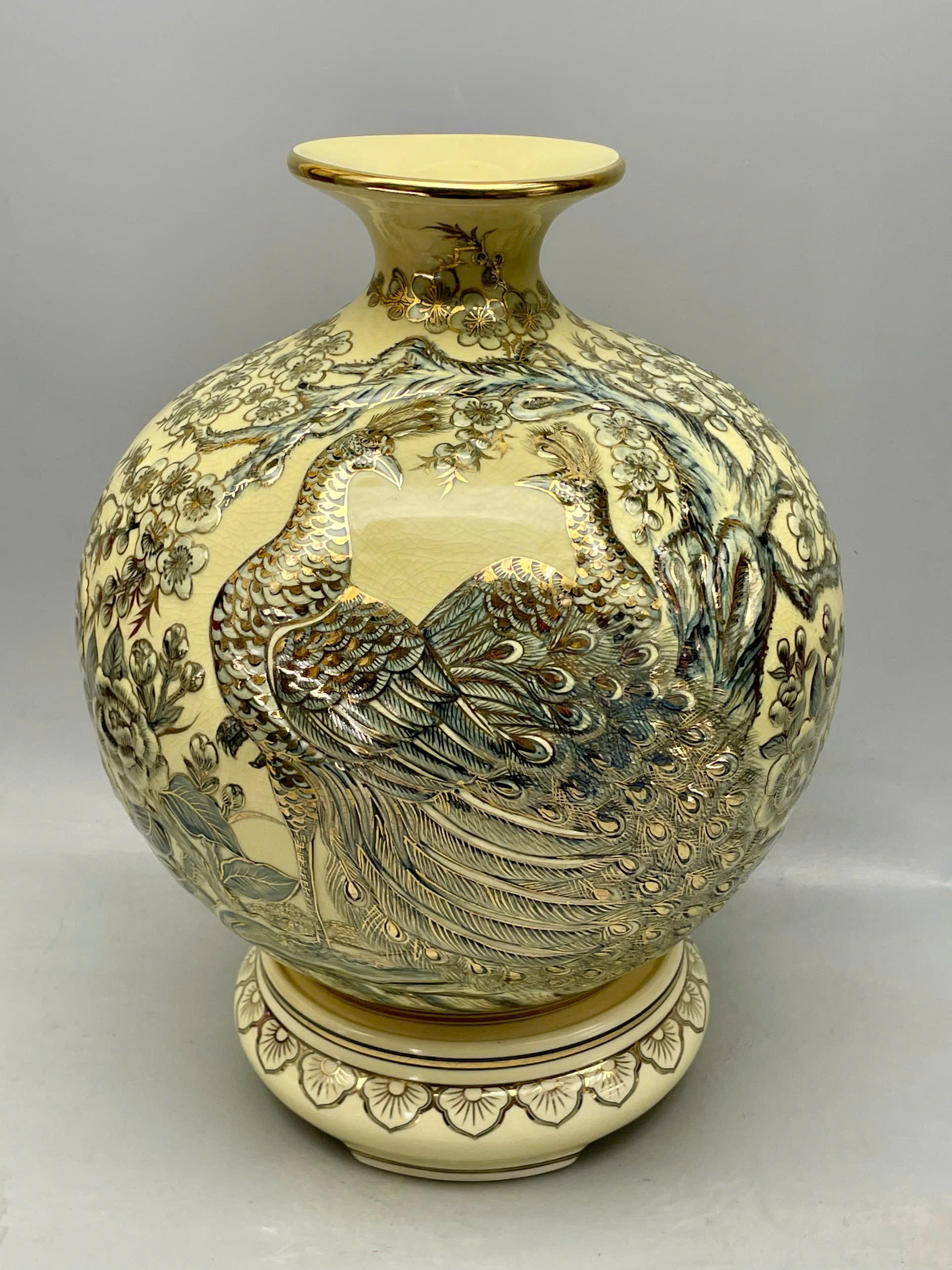 Bình hút tài lộc công đào đắp nổi H40 gốm Chu Đậu vẽ vàng 24k