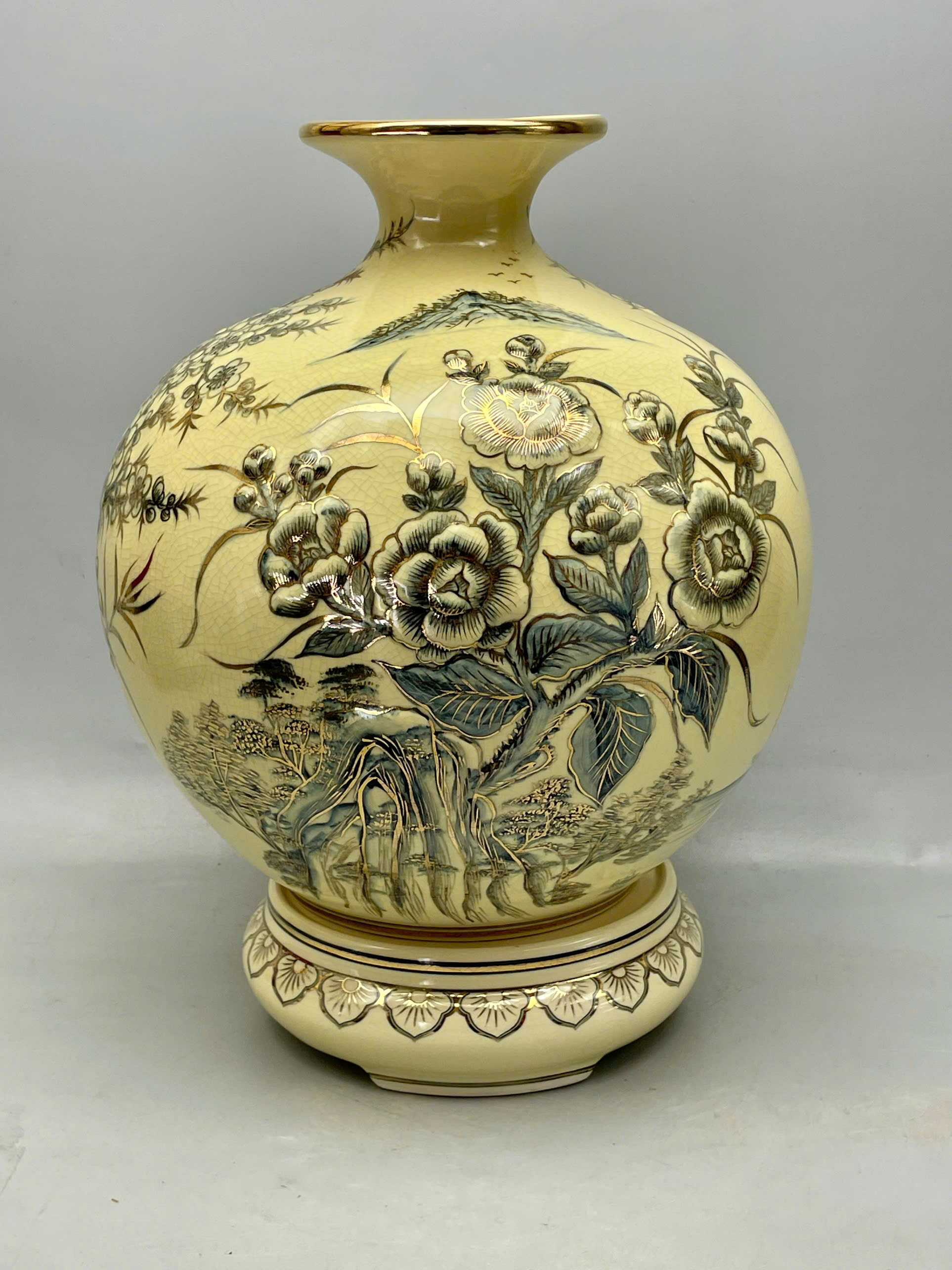 Bình hút tài lộc công đào đắp nổi H40 gốm Chu Đậu vẽ vàng 24k