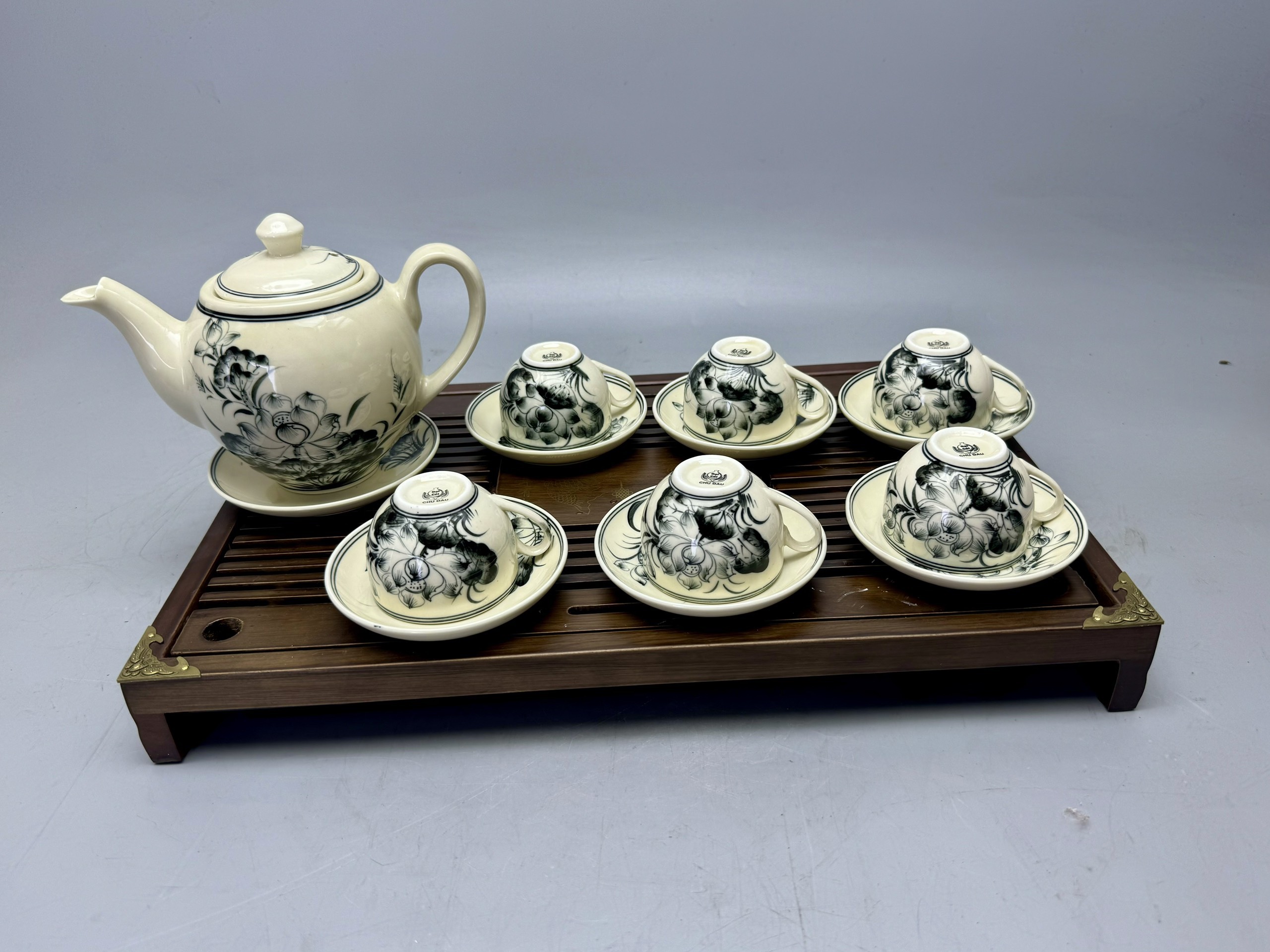 Bộ ấm trà họa tiết hoa sen gốm chu đậu truyền thống
