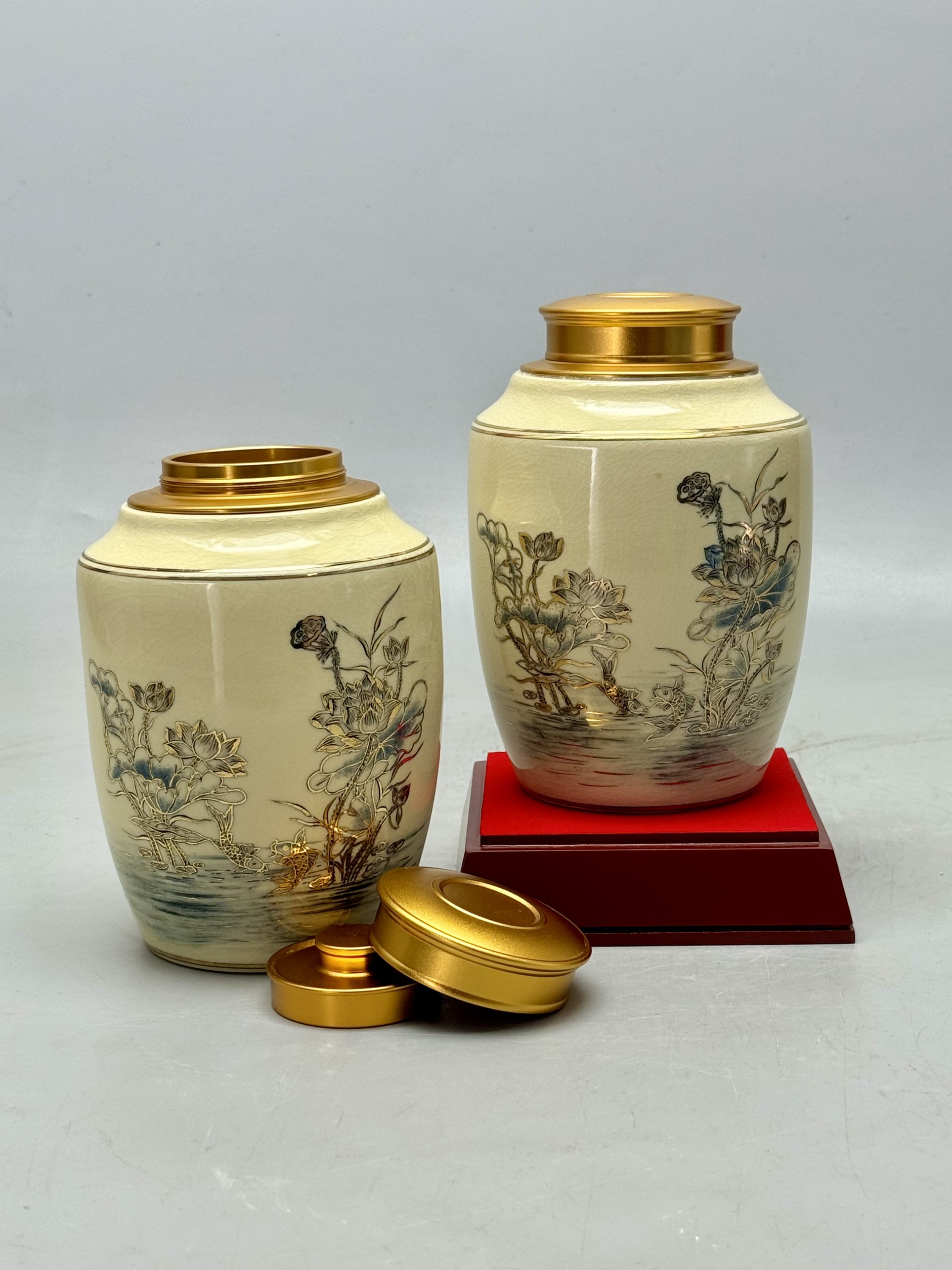 Hộp đựng trà hoa sen cao 18cm gốm Chu Đậu vẽ vàng