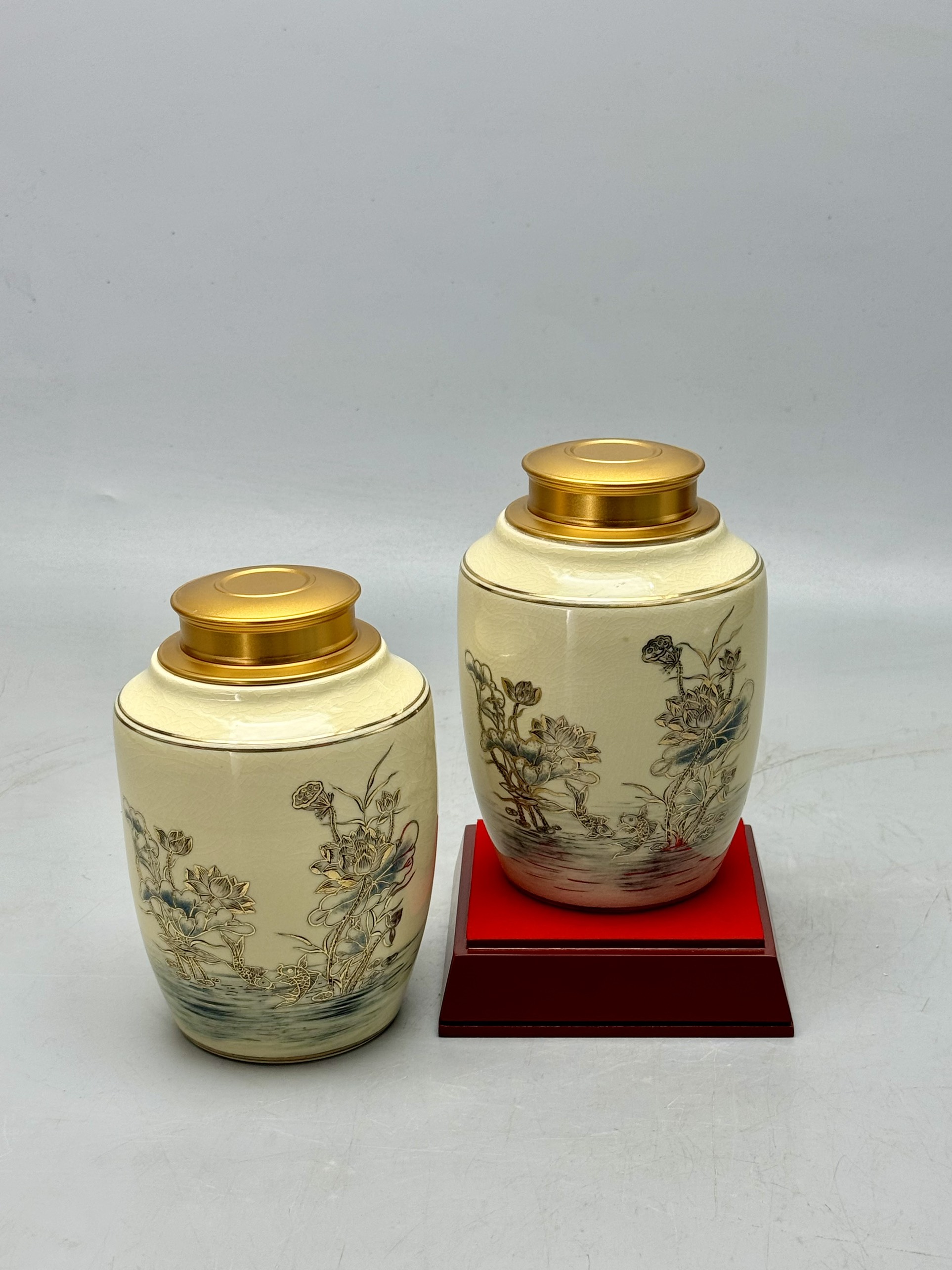 Hộp đựng trà hoa sen cao 18cm gốm Chu Đậu vẽ vàng