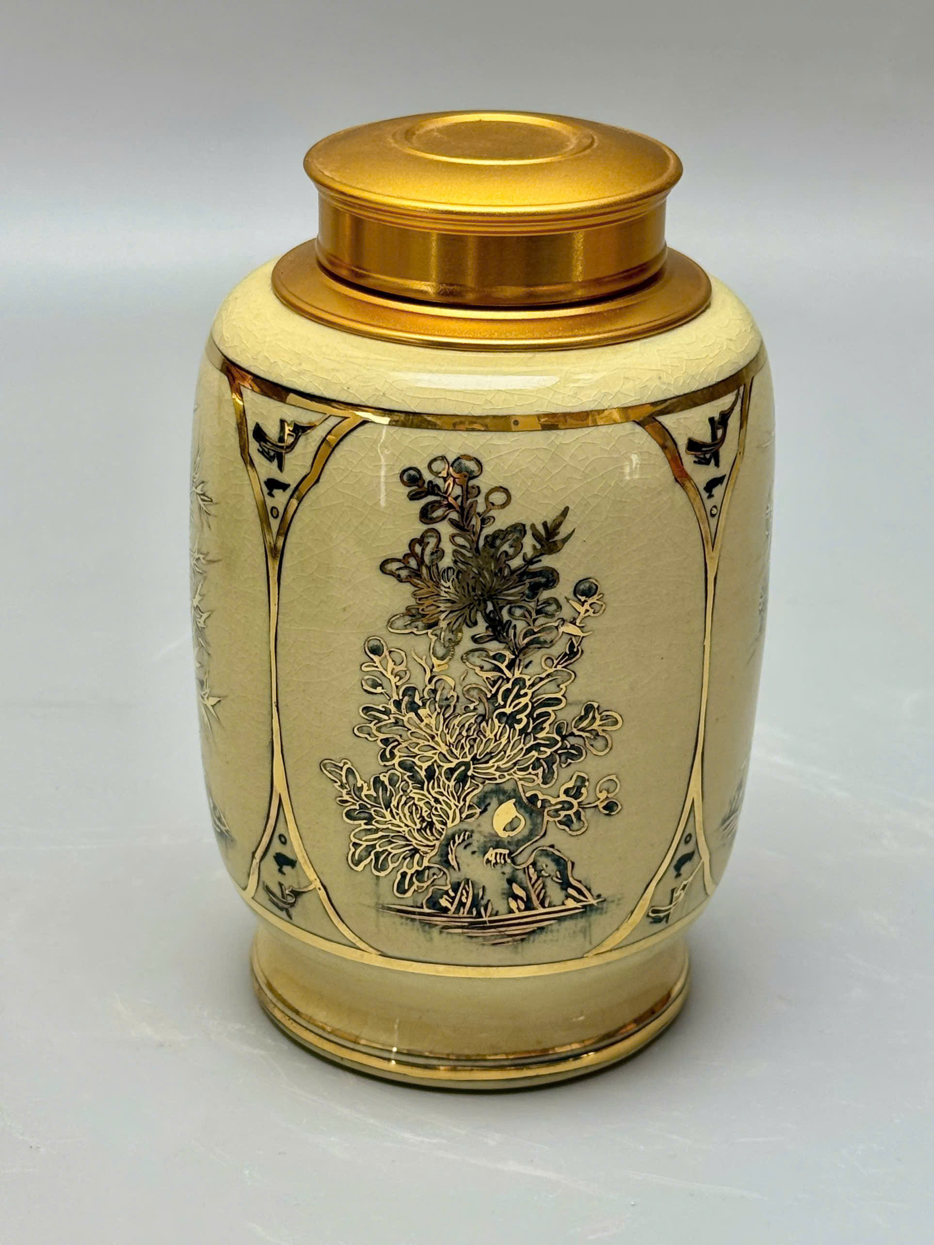 Hộp đựng trà tùng cúc trúc mai gốm Chu Đậu vẽ vàng