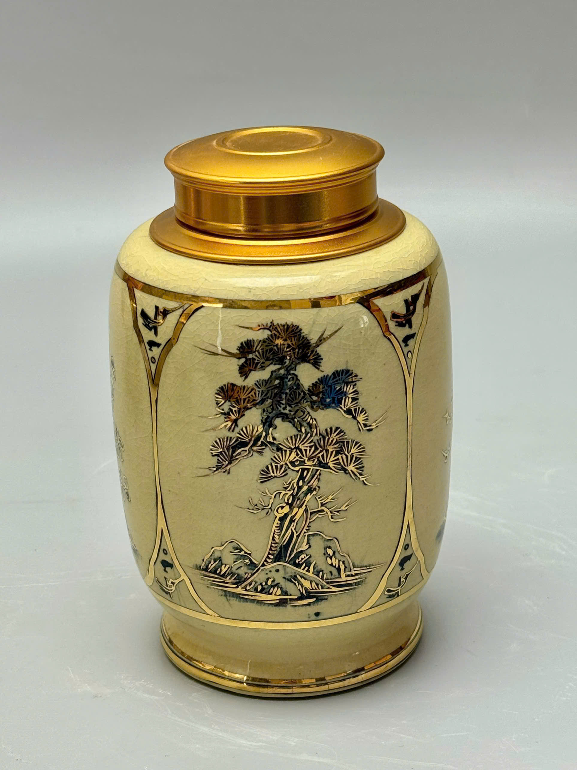 Hộp đựng trà tùng cúc trúc mai gốm Chu Đậu vẽ vàng