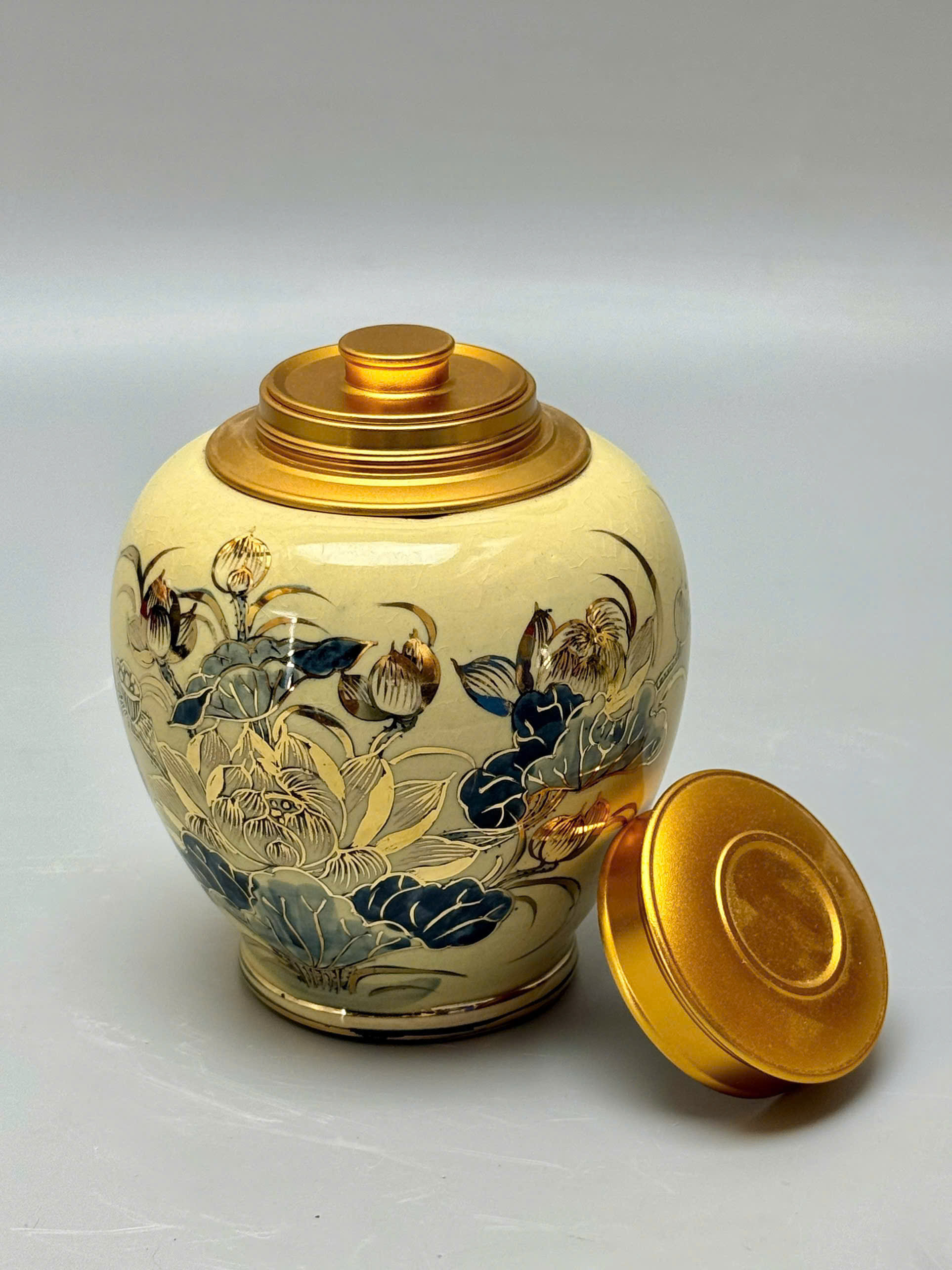 Hũ đựng trà hoa sen gốm Chu Đậu vẽ vàng 24k