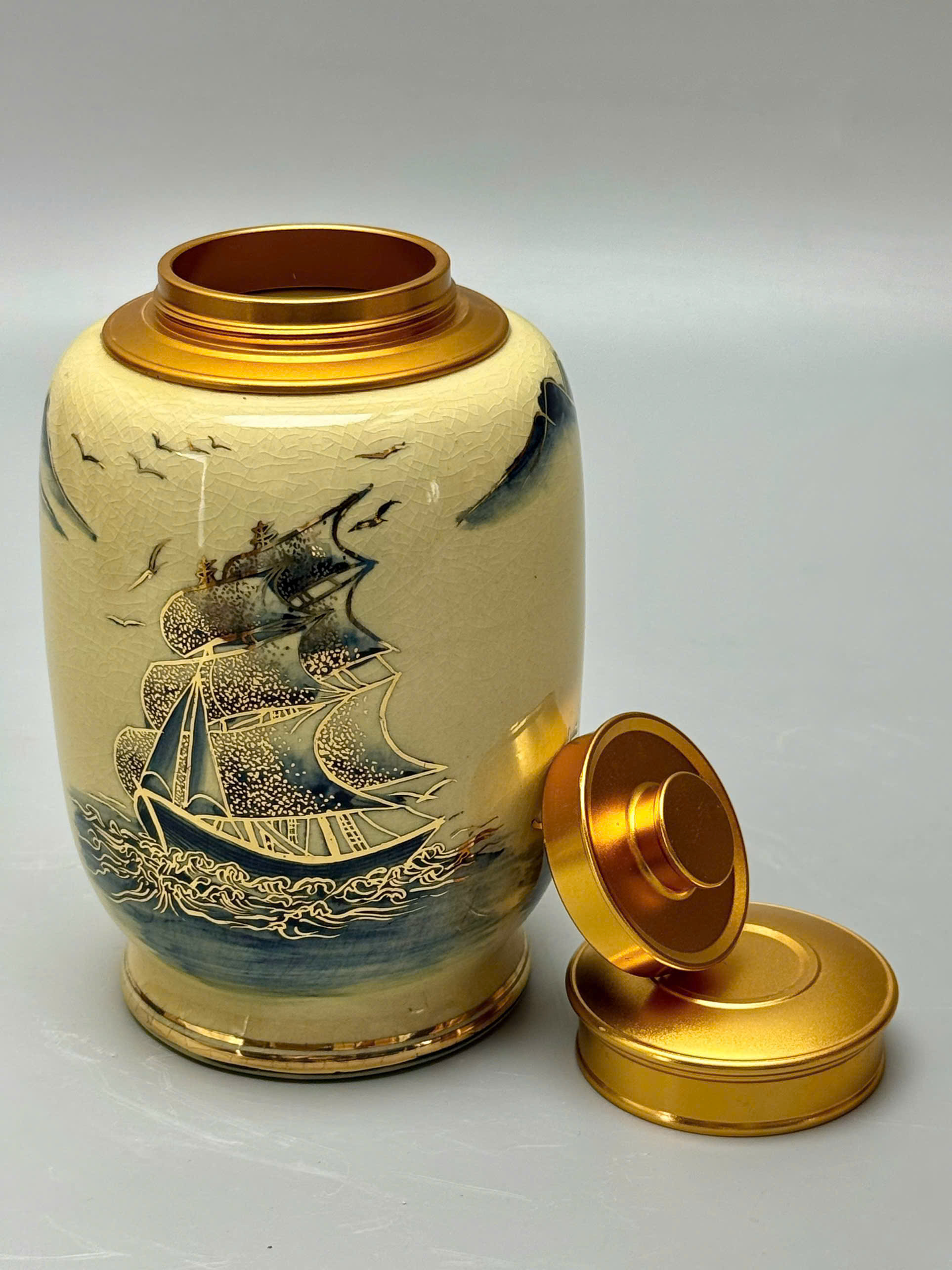 Hũ đựng trà thuận buồm xuôi gió Chu Đậu vẽ vàng