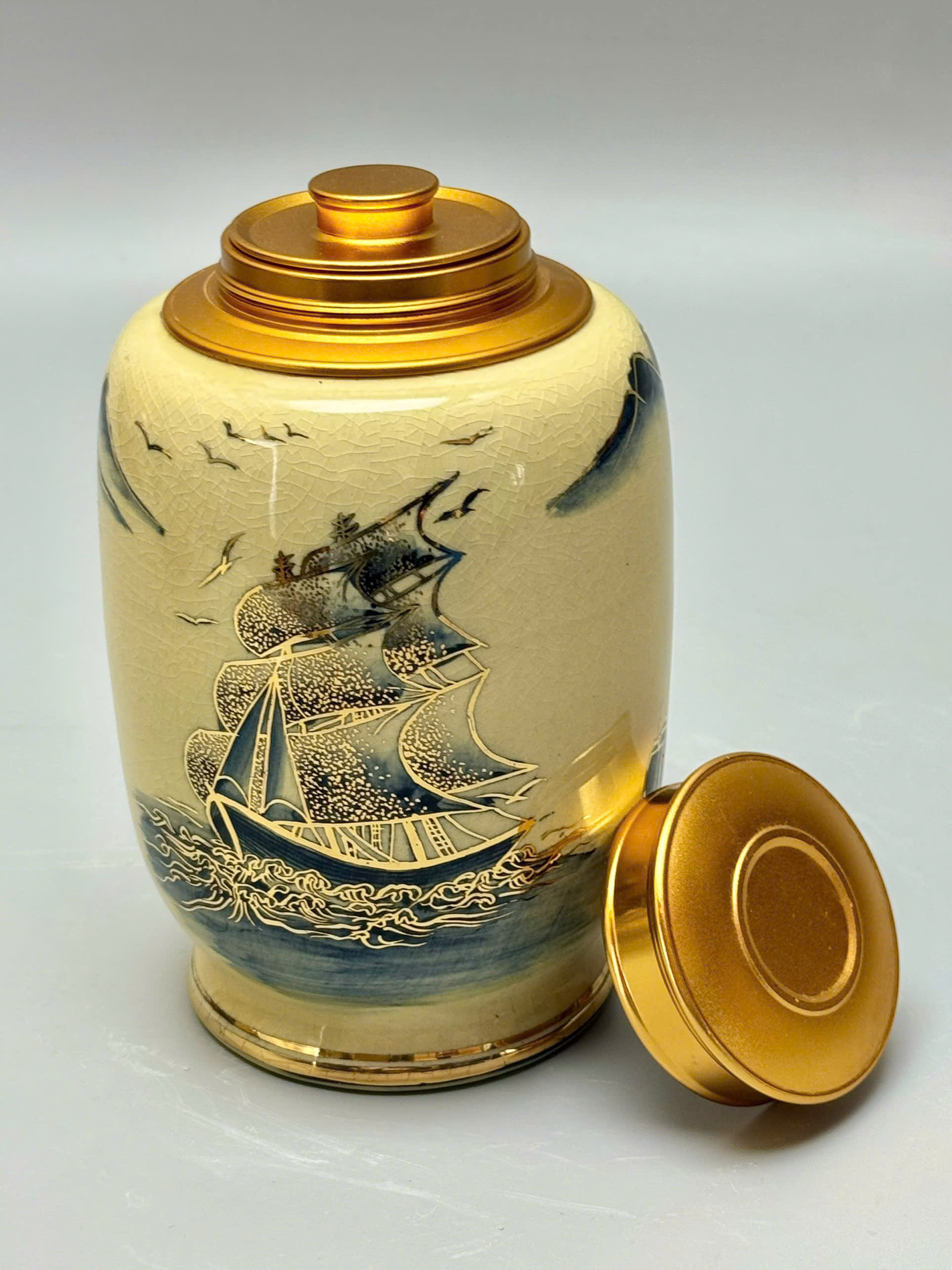 Hũ đựng trà thuận buồm xuôi gió Chu Đậu vẽ vàng