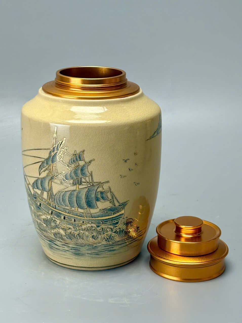 Hũ Trà Hoạ Tiết Thuận Buồm Xuôi Gió Cao 18cm Gốm Chu Đậu Vẽ Vàng