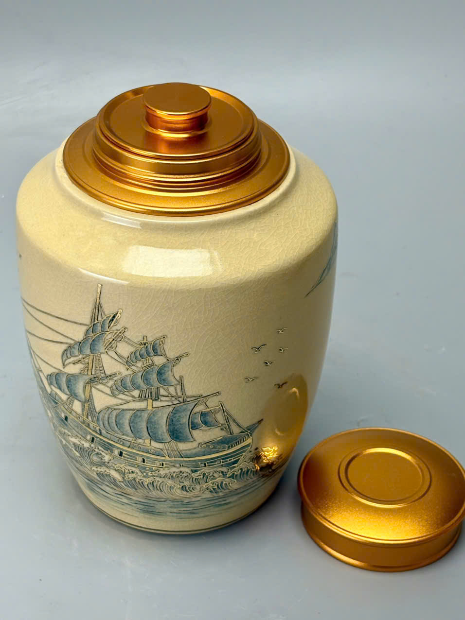 Hũ Trà Hoạ Tiết Thuận Buồm Xuôi Gió Cao 18cm Gốm Chu Đậu Vẽ Vàng