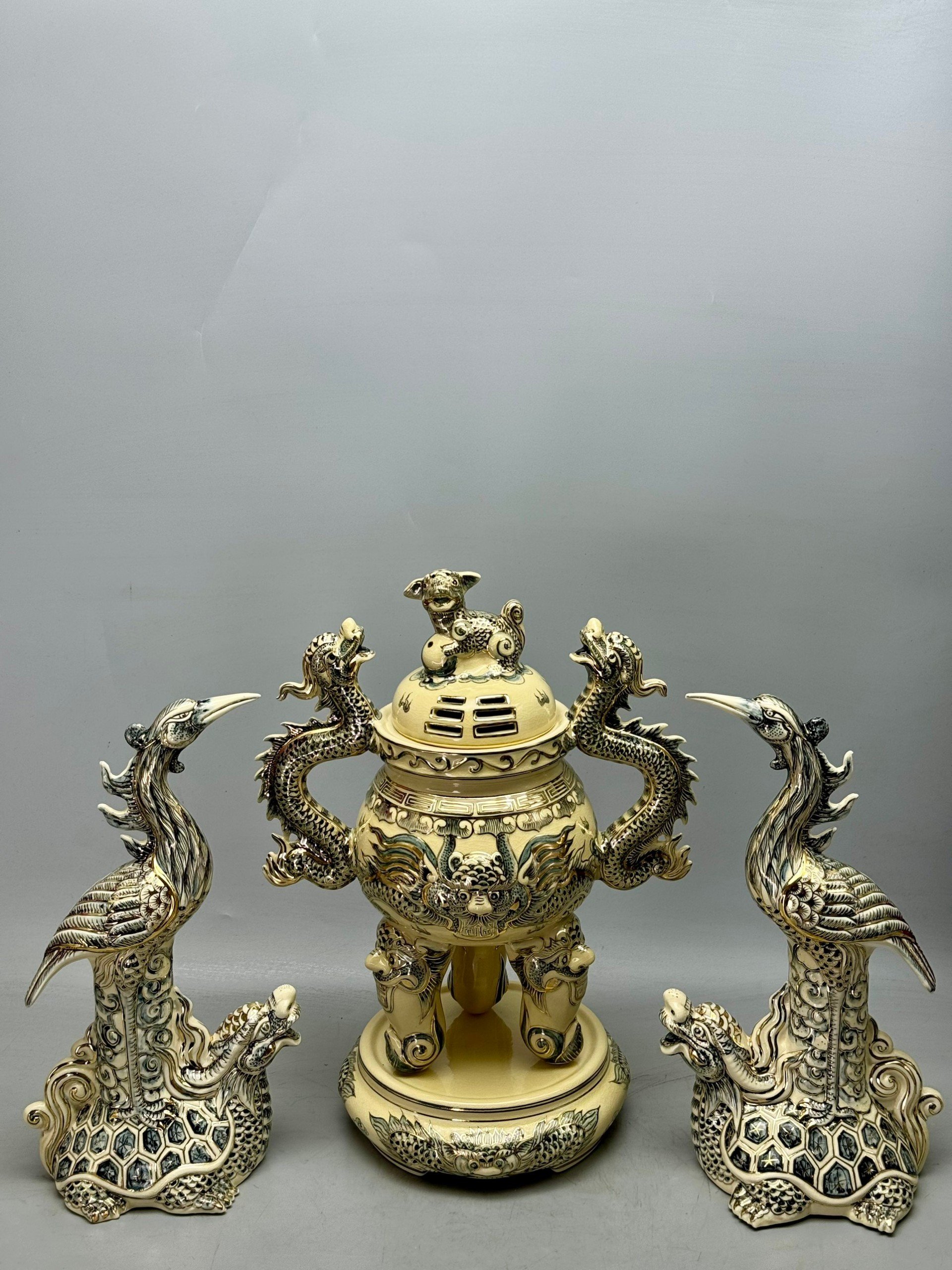 Lư hương đỉnh hạc cao 52cm vẽ vàng 24k gốm Chu Đậu