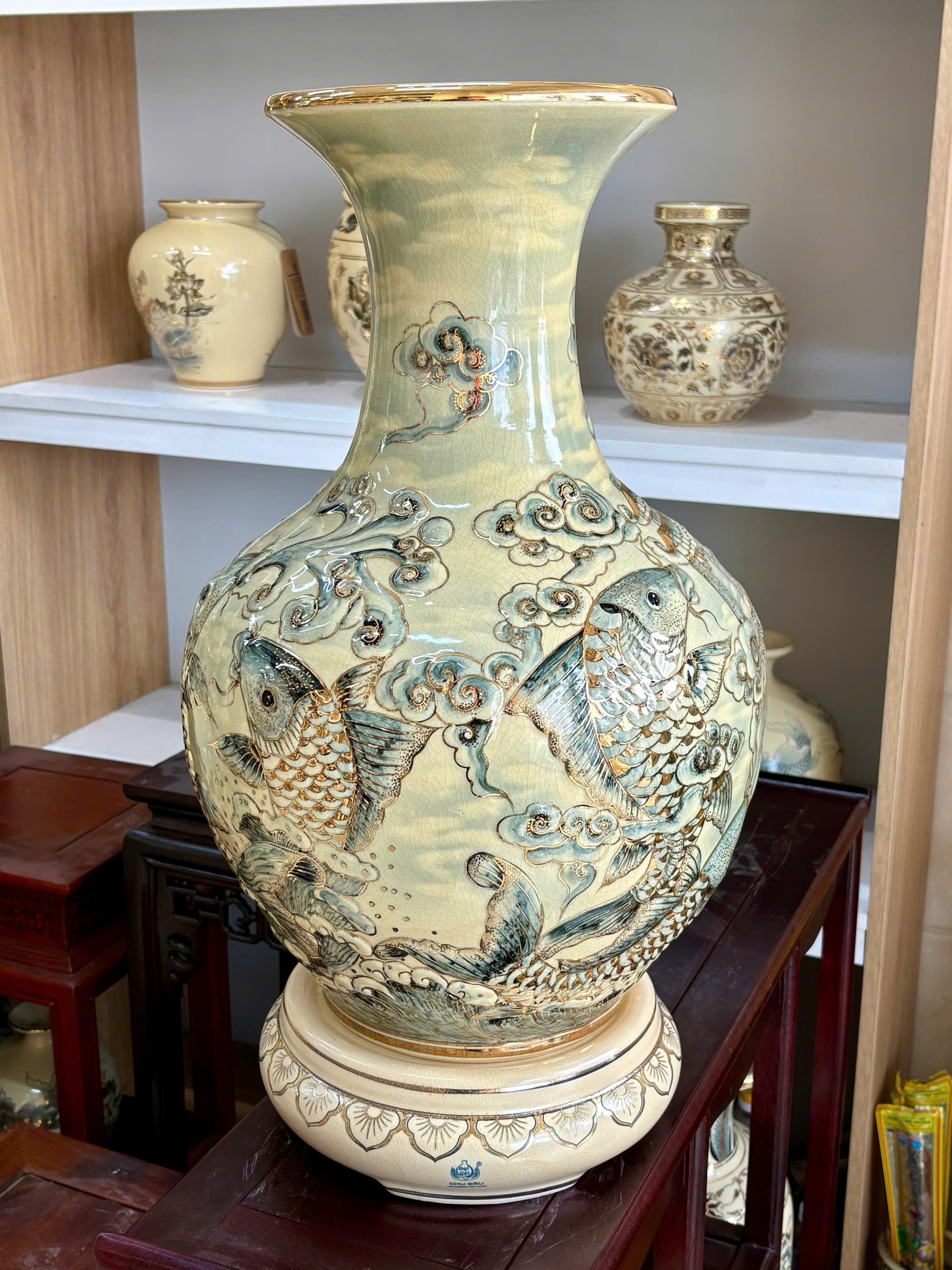 Bình phú quý Cá Chép Hóa Rồng đắp nổi vân mây vẽ vàng 24k gốm Chu Đậu