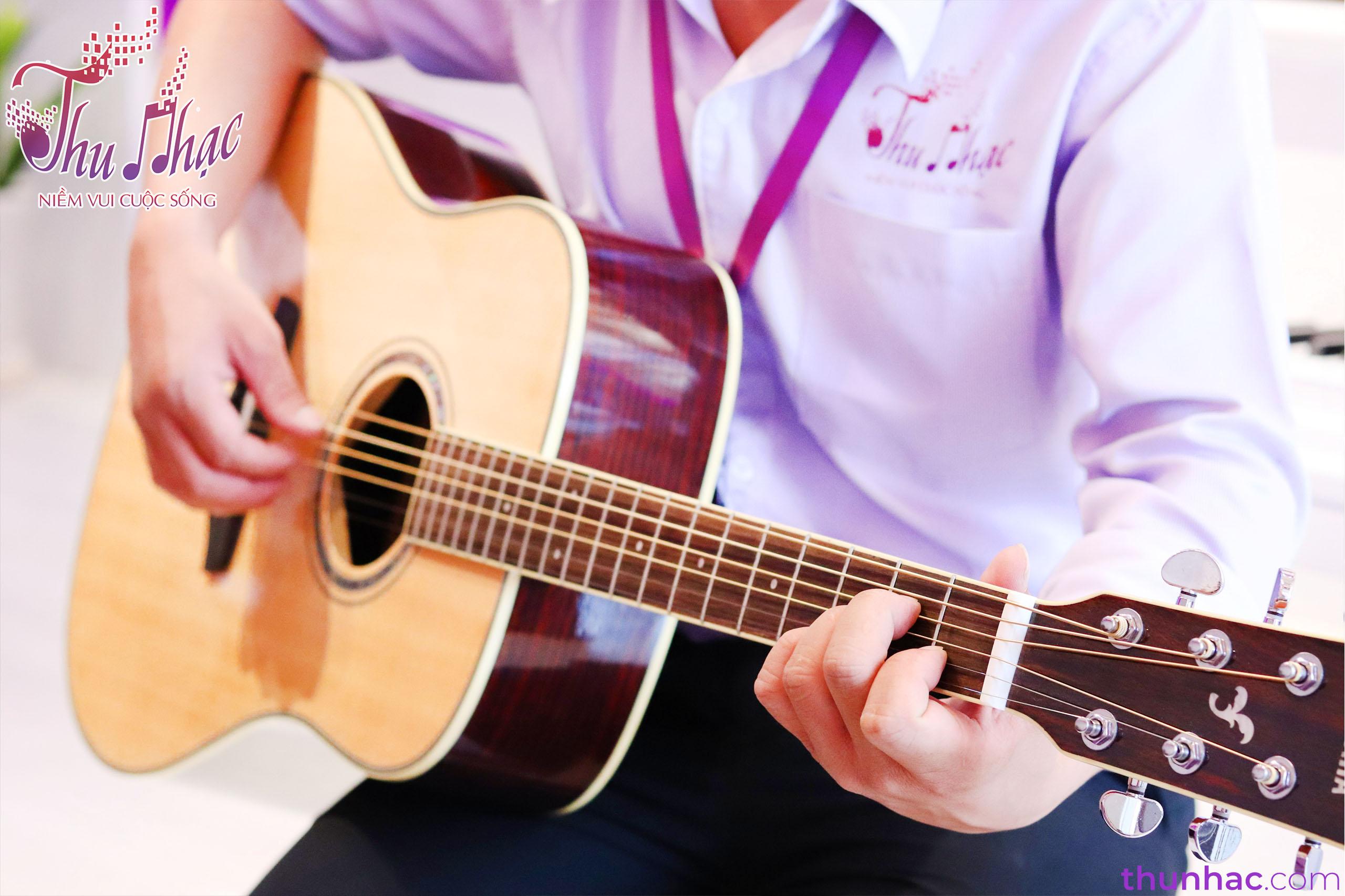 LỚP HỌC ĐÀN GUITAR CHO NGƯỜI LỚN TẠI QUẬN 6 TPHCM