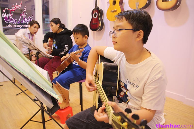 HỌC GUITAR CƠ BẢN CHO NGƯỜI MỚI BẮT ĐẦU TẠI QUẬN 11 TPHCM | THU NHẠC