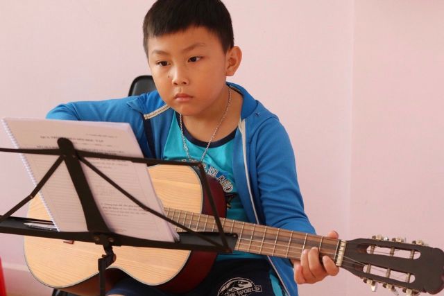 Địa chỉ học đàn guitar cho trẻ em tại quận Tân Phú TPHCM hiệu quả