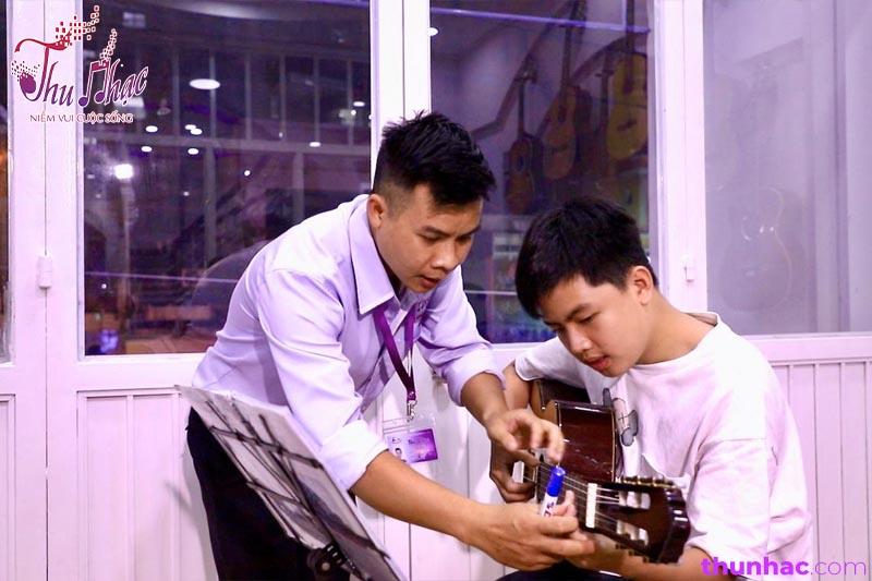 KHÓA HỌC GUITAR CƠ BẢN QUẬN 6 | THU NHẠC