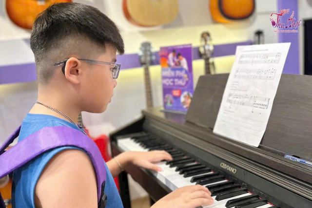 Hướng dẫn cách đặt tay trên phím đàn piano đúng chuẩn