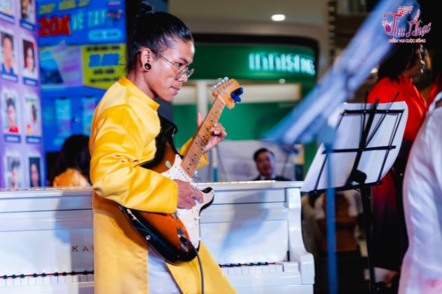 Khóa học đàn guitar điện mùa hè tại TP.HCM uy tín