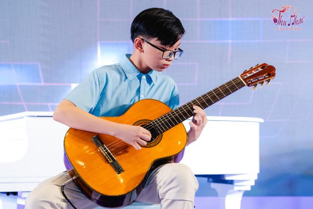 Hướng dẫn chơi Jingle Bells trên đàn guitar cực đơn giản