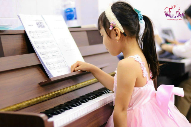 Làm sao để học hợp âm piano online hiệu quả?