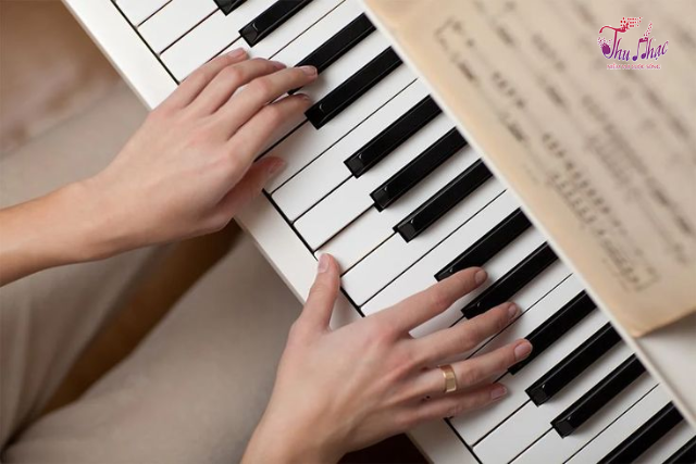 Ý nghĩa dấu nhắc lại, dấu luyến, dấu chấm dôi trong học đàn piano