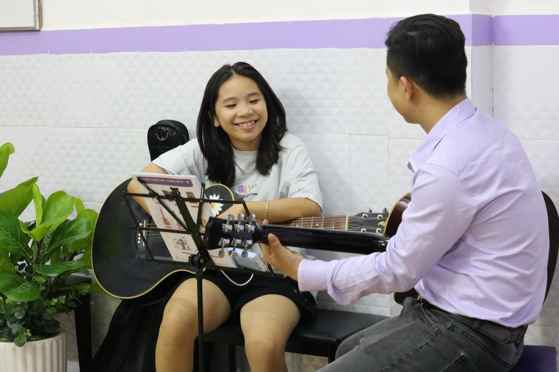 Đăng kí khóa học guitar cho người mới bắt đầu tại Thu Nhạc
