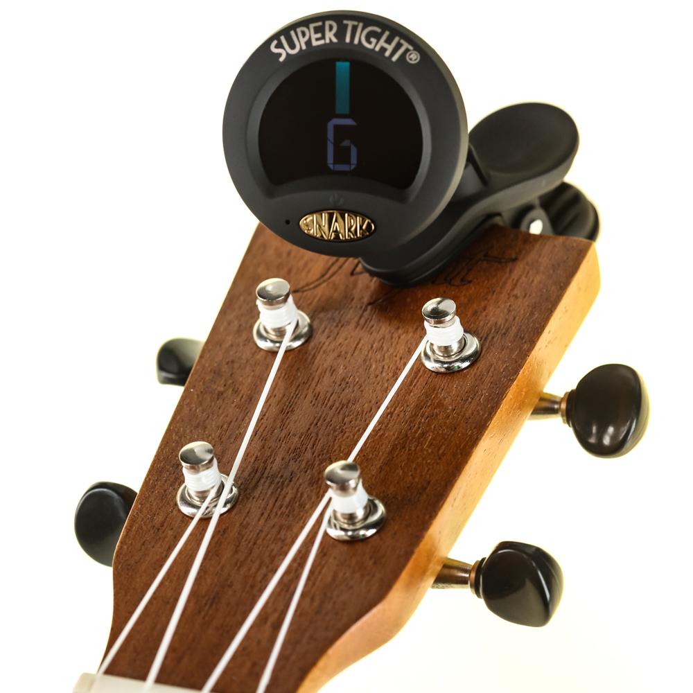 Chỉnh dây đàn ukulele bằng tuner