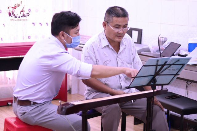 Khóa học đàn bầu cơ bản tại Thu Nhạc