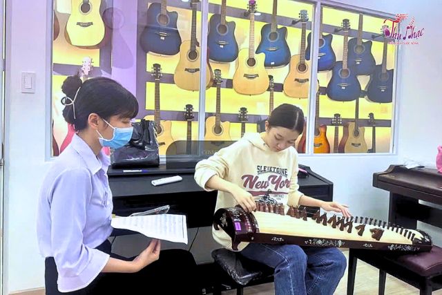 Học đàn tranh lớp VIP 1 kèm 1 cơ bản