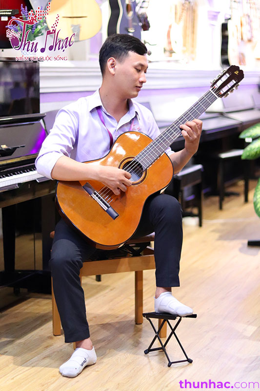 học đàn guitar cho người mới tập