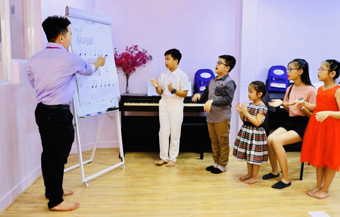 Những lưu ý khi chọn trung tâm dạy đàn piano cho bé