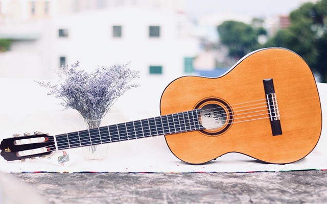 Lưu ý mua đàn Guitar Classic cổ điển