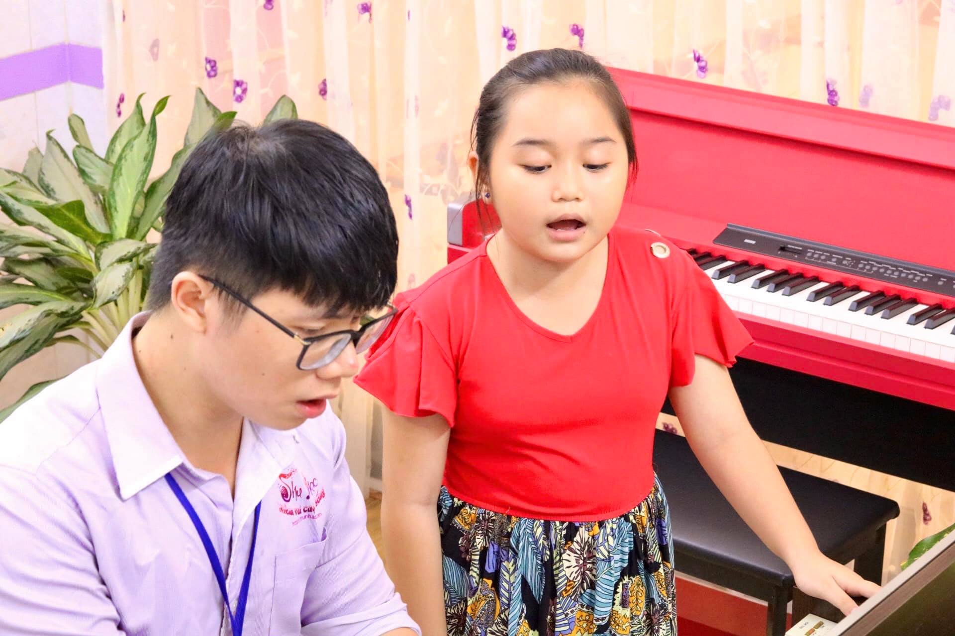 Học viên học thanh nhạc tại Thu Nhạc Tân Phú
