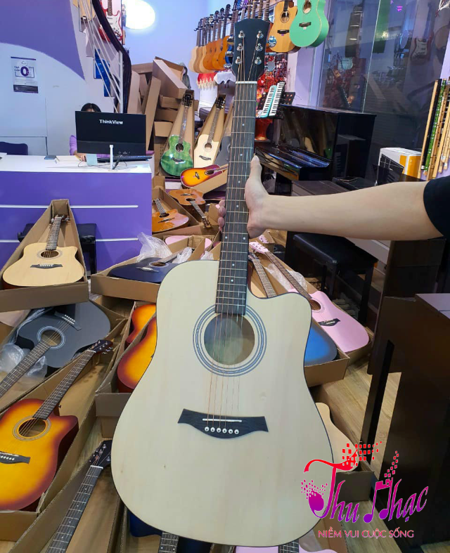 Chương trình sale Guitar đồng giá tại Thu Nhạc Tân Phú.