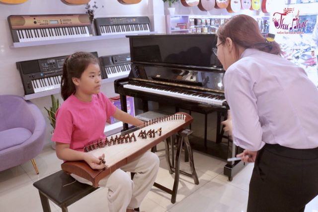 Giáo viên dạy đàn tranh chuyên nghiệp