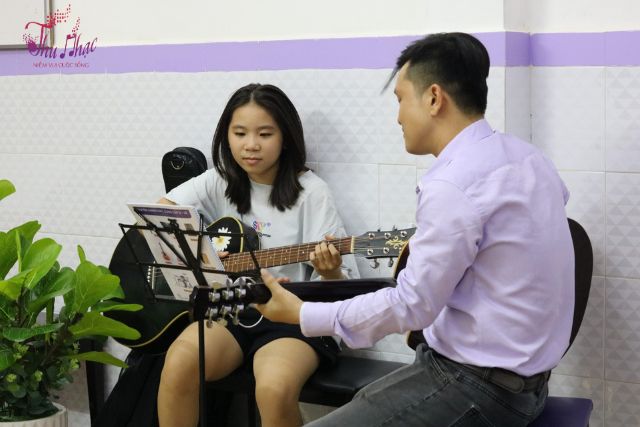 Lớp học đàn guitar đệm hát online