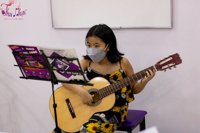 Học đàn guitar trực tuyến