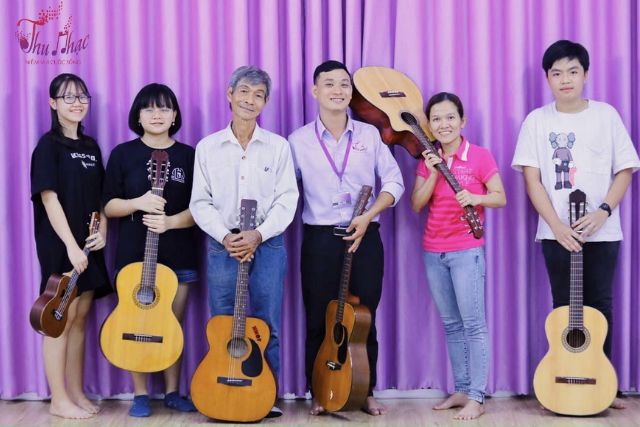 Mua đàn guitar acoustic chất lượng tại Thu Nhạc