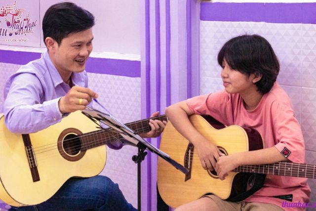 Khóa học đàn guitar đệm hát 1 kèm 1 mùa hè